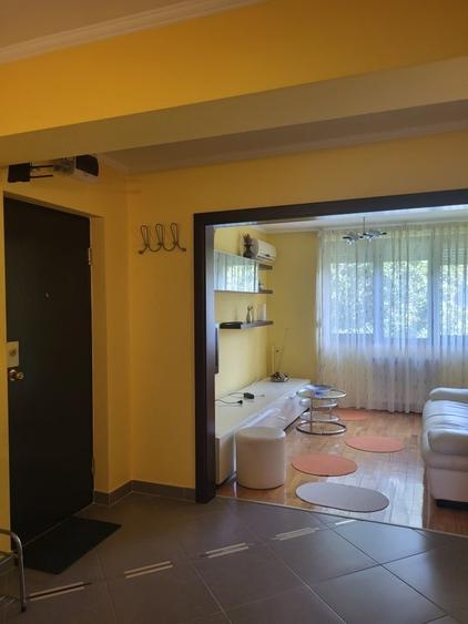 Apartament 3 camere de închiriat Splaiul Crișanei