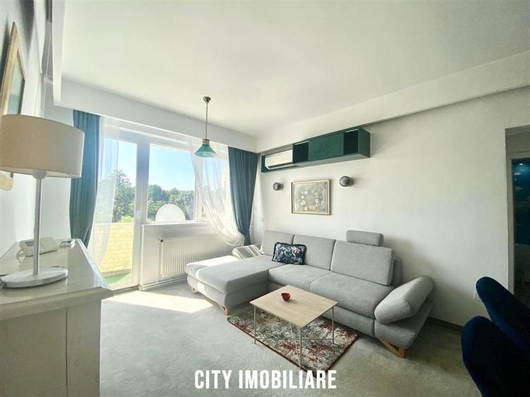 Apartament 3 camere, decomandat, parcare, Central.