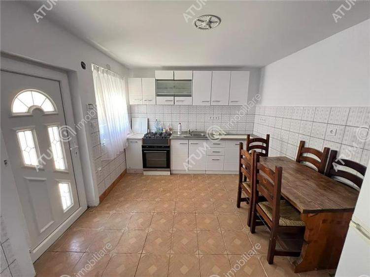 Casa individuala cu 3 camere 3 bucatarii pivnita in Poplaca din Sibiu
