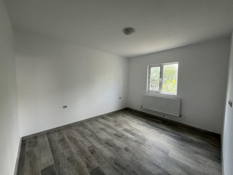 Exclusivitate! Casa cocheta la sol, 3 camere, partea dreapta, Valu lui Traian!