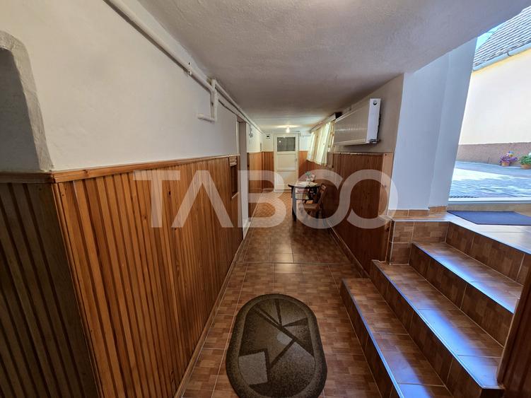 Casa individuala de vanzare cu teren 237 mp garaj in zona Lupeni Sibiu