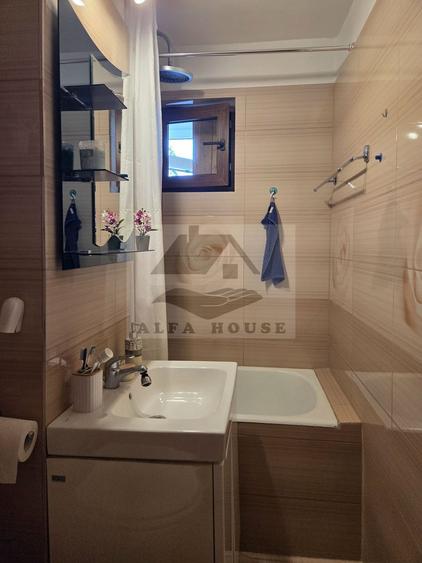 Apartament cu trei camere, zona Noua, 54 mp