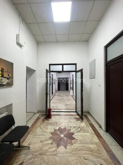 Spațiu comercial parter 251,9 mp — birouri dotate AC, chicinetă, toaletă  - 3