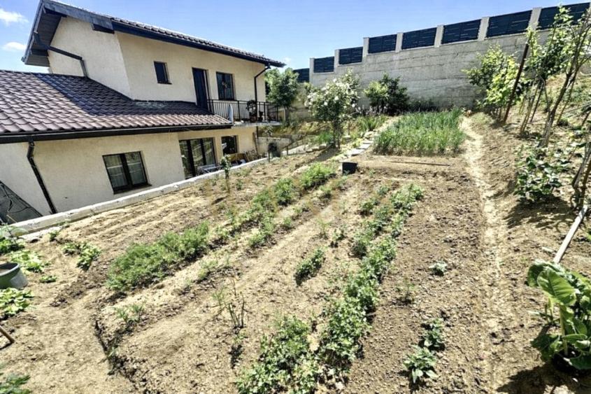 Casa individuala , 4 camere, 500 mp teren , Floresti
