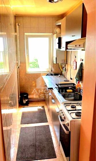 Apartament cu 2 camere ,centrala proprie,etaj intermediar,  Soarelui