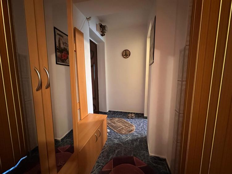 Apartament de închiriat | Etaj 2/4 | Mobilat și utilat | Centrala Termica