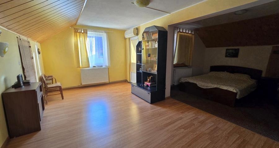 Otopeni  Casa P+M/ teren 878 mp gradina matura
