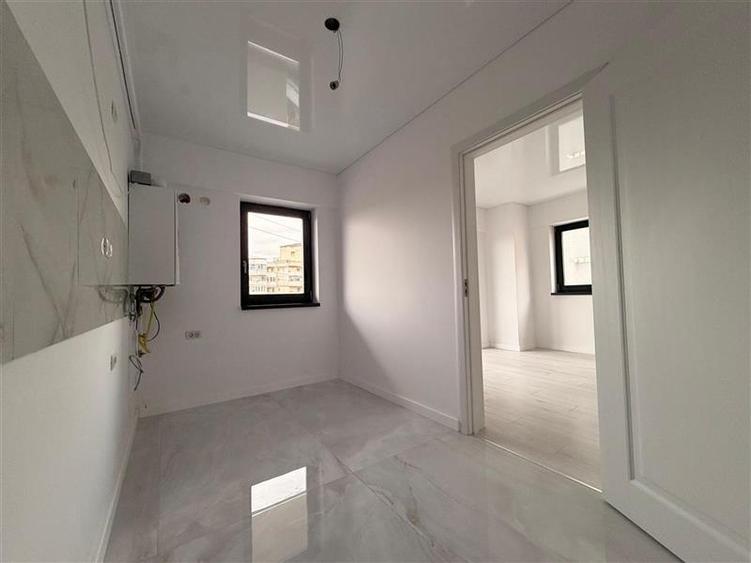 Apartament cu 3 camere, 2 bai Bloc nou Nicolina, et. intermediar
