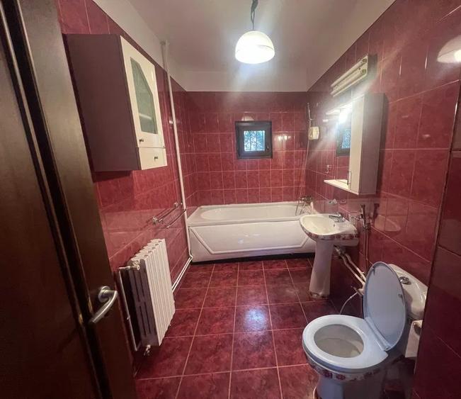 Casă spațioasă P+1 în Lazu