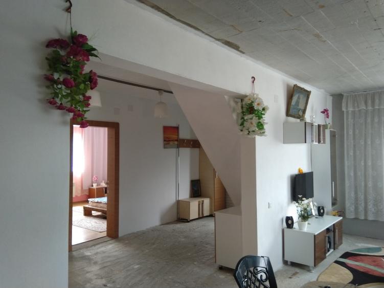 Vand sau schimb casa la tara cu apartament 2...3 camere in Bucuresti.