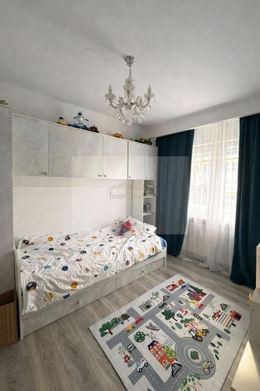 Apartament de vanzare 3 camere decomandat- Mărasti