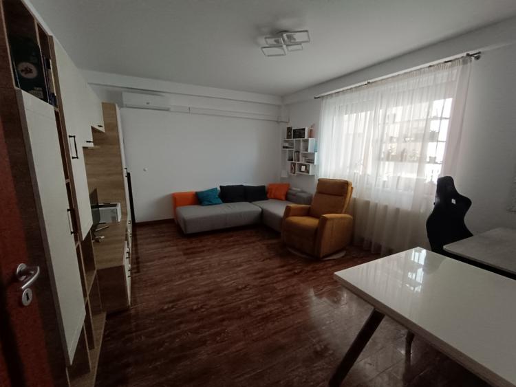 Bloc Nou/Girocului - Apartament decomandat cu 2 camere