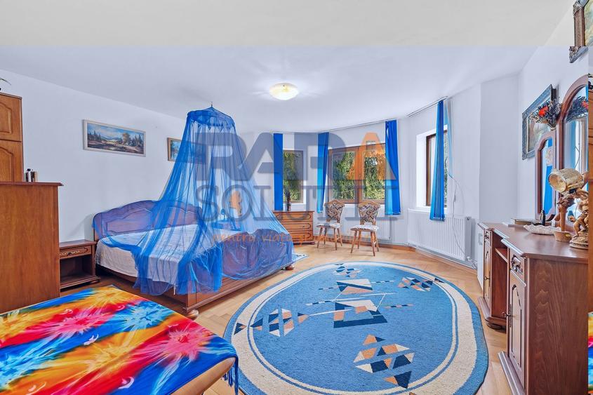 Vilă cu 6 dormitoare, 2 garaje, anexe multiple - 2076 mp teren
