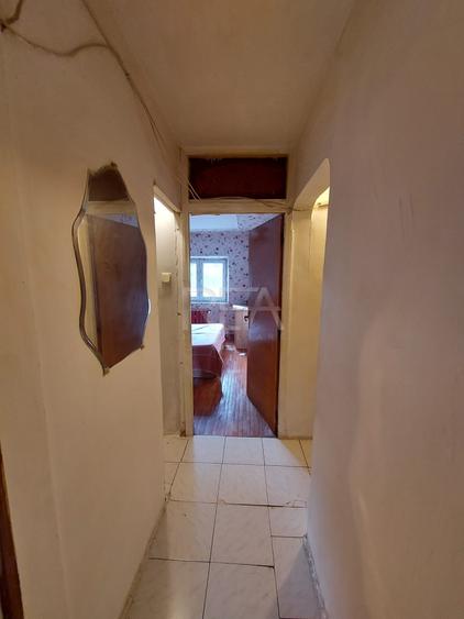 3 camere Vitan decomandat, an 1981, metrou, 62 mp, anvelopat