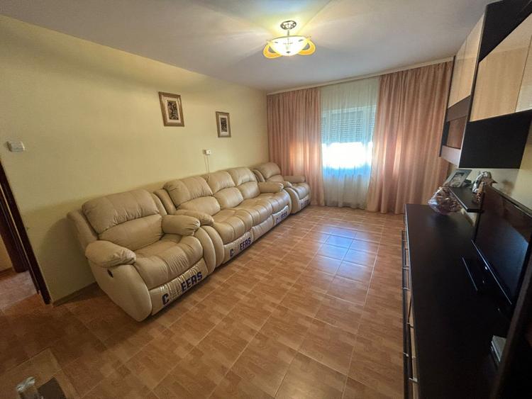- Apartament 3 camere Buzaului, suprafata 66mp, etaj 2