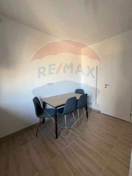 Apartament cu 4 camere de închiriat în zona Polivalenta