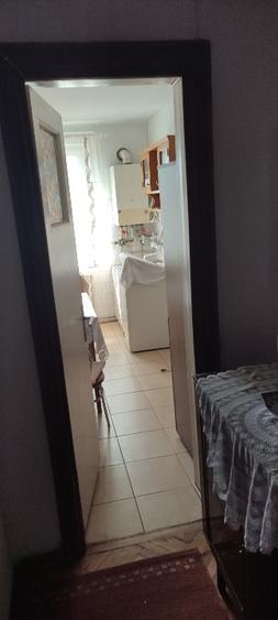 Persoana fizica, vand apartament decomadat, locuibil, liber,