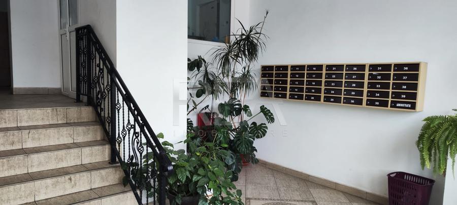 2 camere Vitan decomandat, inst. schimb., an 1983