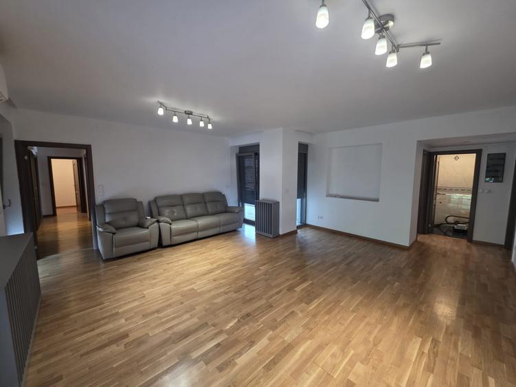 BANEASA GREEN LAKE COMPLEX APARTAMENT 4 CAMERE LOC PARCARE SI BOXA