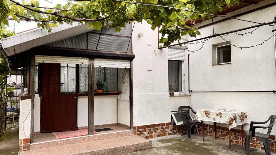 Casa 2 camere + baie, curte, gradina, pivinita.