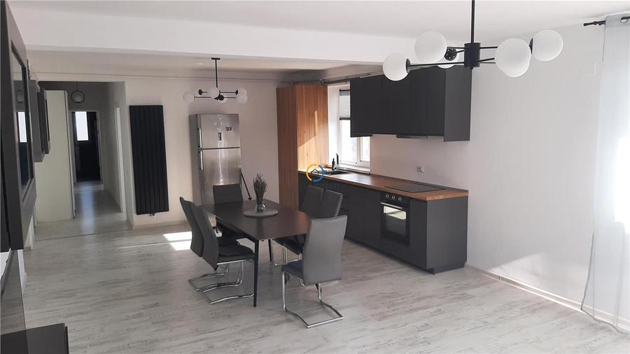 Apartament trei camere, rezidential, parter, curte proprie