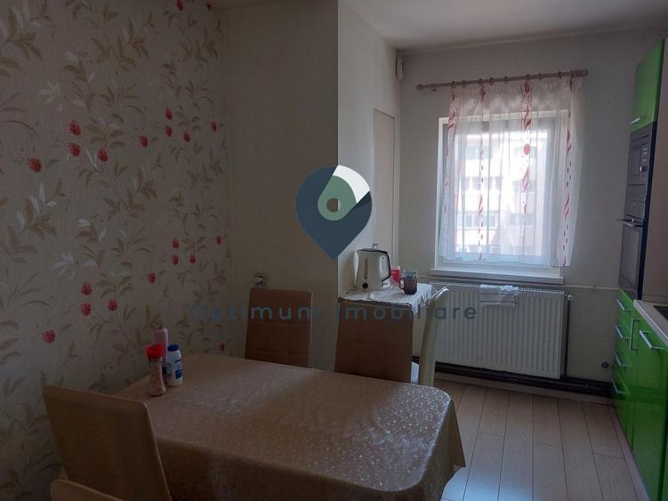 Apartament cu 4 camere de vanzare in Plopilor, etaj 3/4 !