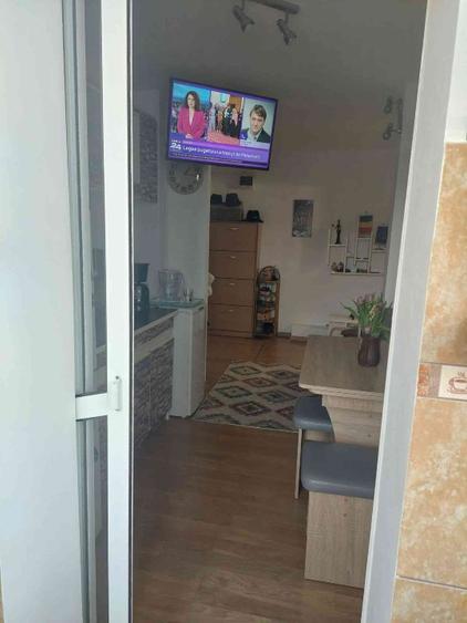 Vând apartament 2 camere decomandat zona Podgoriilor