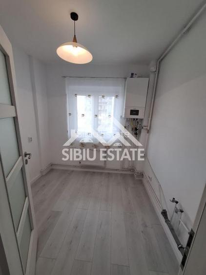 Apartament decomandat cu 2 camere, balcon, etaj 3, recent renovat, -Sibiu - 5