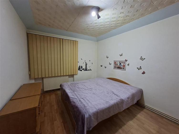 Apartament decomandat 3 camere etaj 2 Zona Terezian