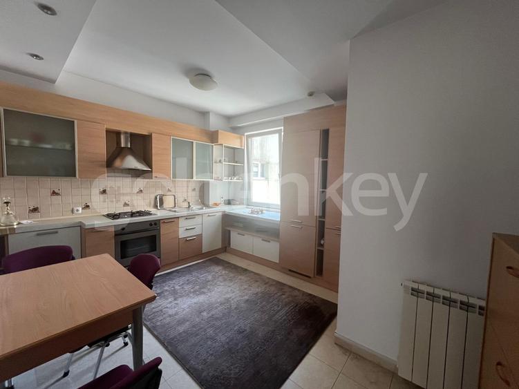 Apartament spatios cu 3 camere | loc de parcare si boxa