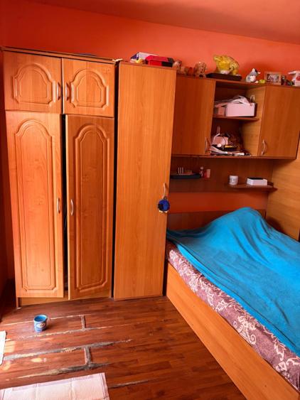 Apartament 2 camere, 40 mp, etajul 1, cu centrala, zona Craiovita Noua