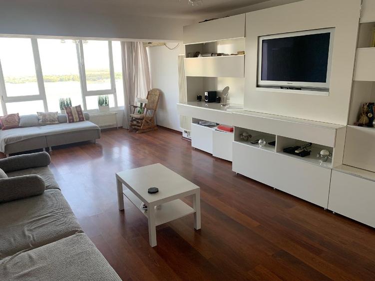 Vand apartament 3 camere , 105 mp , Faleza Dunării , Vedere frontală Dunăre