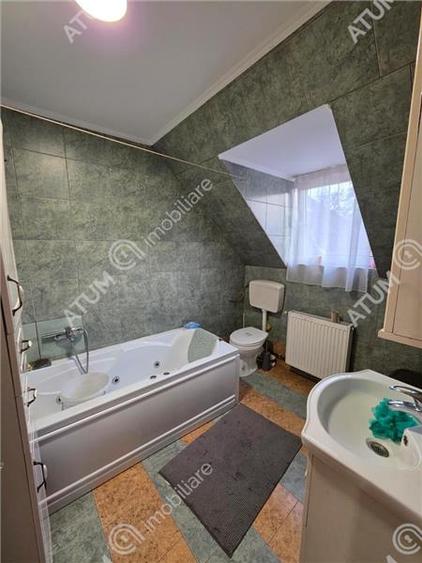 Apartament cu 3 camere decomandate la casa cu curte zona Trei Stejari