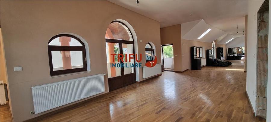 Casa 10 camere de inchiriat zona Centru cu piscina interioara