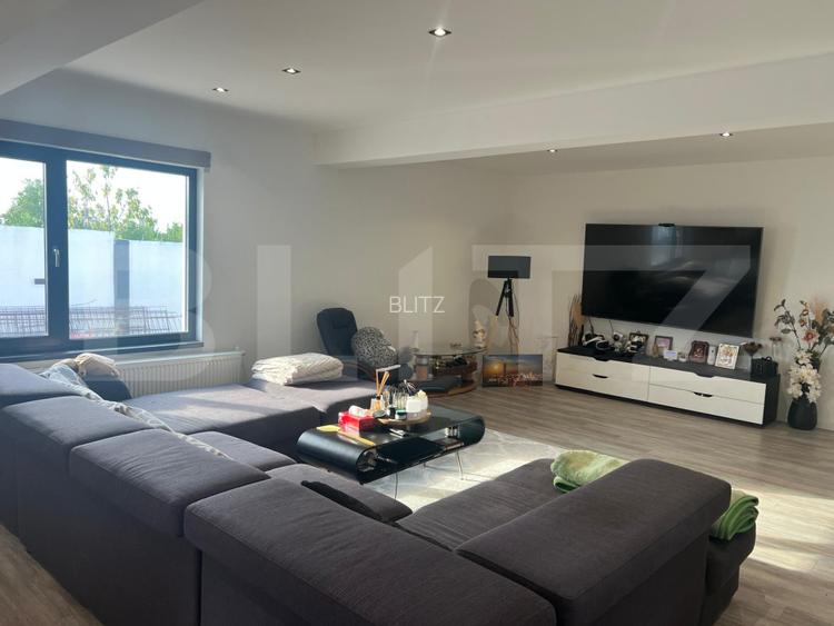 Casa 330 mp, teren 3.080 mp, zona Cosoveni
