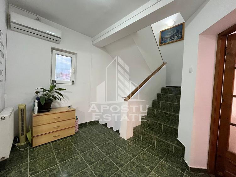 Casa individuala, 6 camere, 3 bai, garaj,acces auto, teren de 411