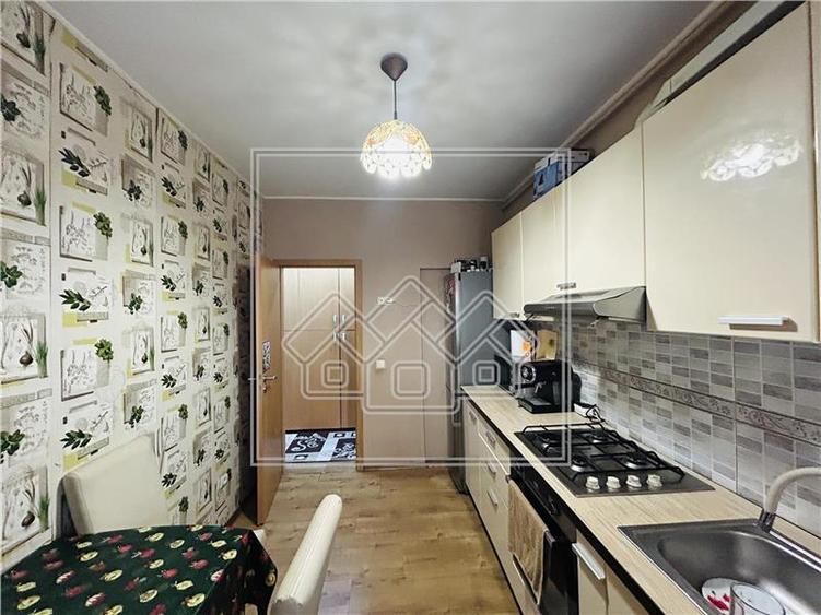 Apartament decomandat, cu 2 camere si balcon - Selimbar