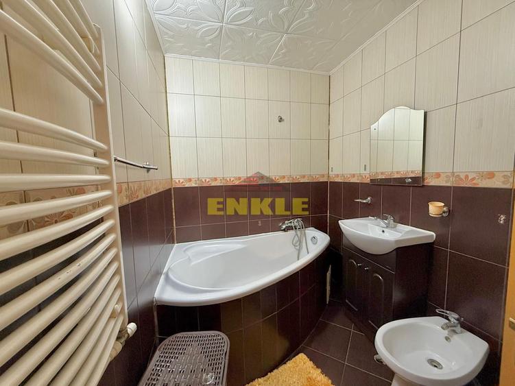 De vanzare apartament 2 camere decomandat