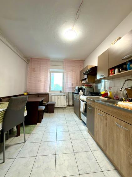 Apartament cu 4 camere, 79 mp utili, etaj 1 - Zona Lipovei