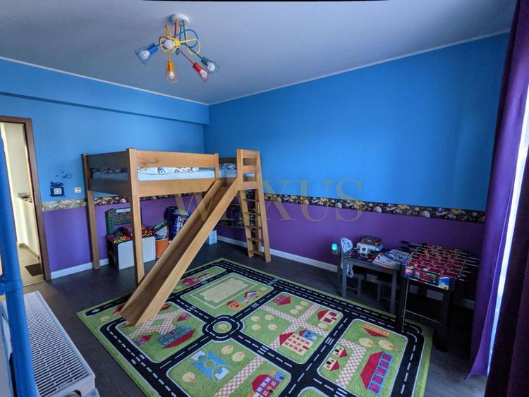 Casă individuală cu 5 camere, 4 dormitoare, 236 mp, dressing,