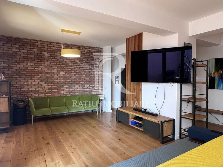 Penthouse cu Design Eclectic | Central | Panoramă Unică | Oradea