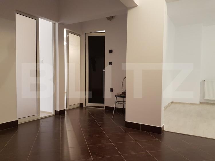 Apartament cu 3 camere decomandate, renovat– zona Independenței