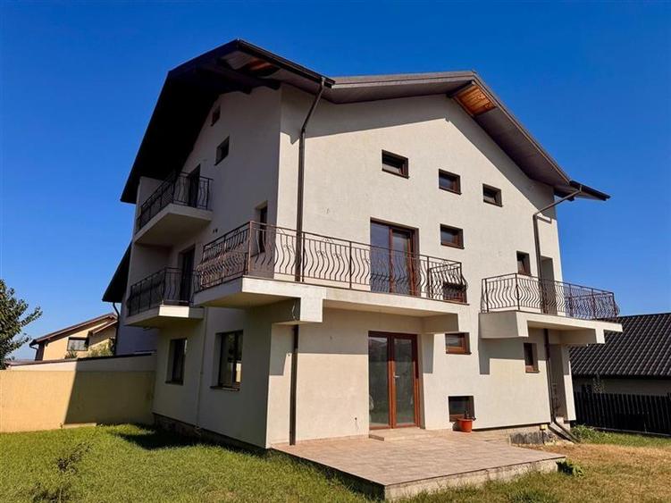 Duplex spatios, 5 drumuri, fundac, Miroslava