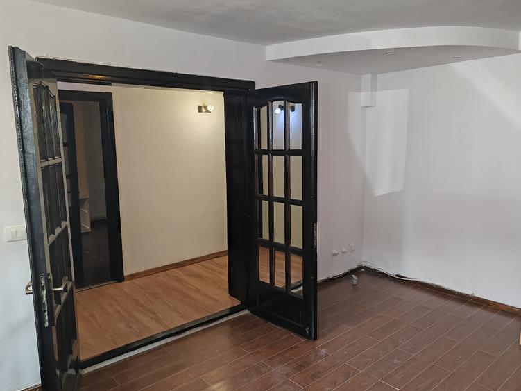 Apartament 4 camere liber la vanzare zona Securitatii