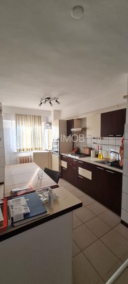 Vand apartament 3 camere zona Garii - 2