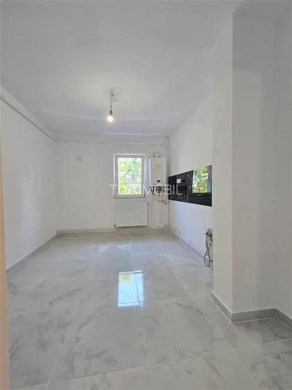 Etaj 1 - Piata Dacia, 4 camere decomandat cu 2 bai, liber - 8