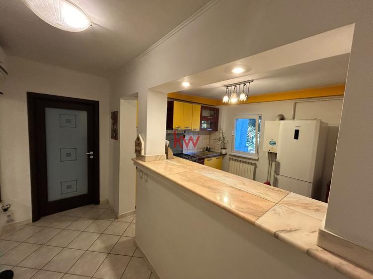 Apartament cu 2 camere decomandat in CUG, pe aleea T. Neculai!