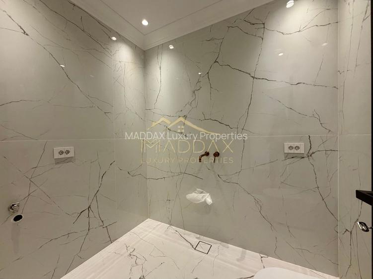 Penthouse cu 4 camere // terasă 70 mp / 200 mp / 3 parking / Straulesti