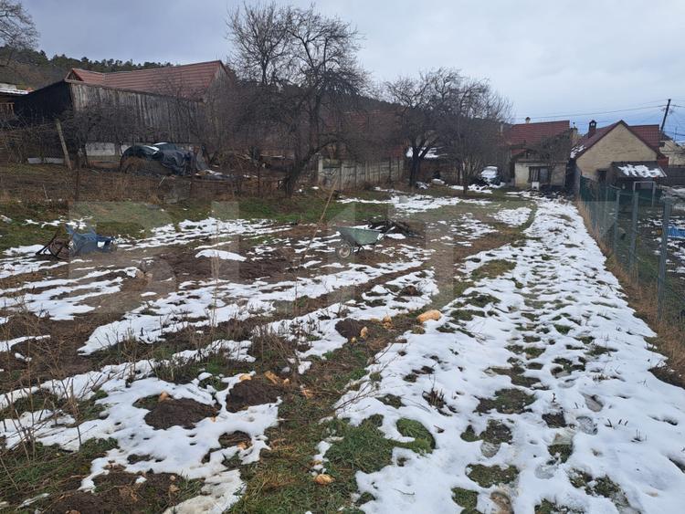 Casă de renovat cu teren generos 1.400 mp – Codlea