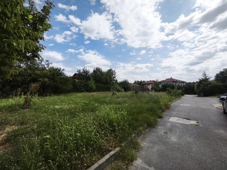 Baneasa - teren cu autorizatie pentru apartamente tip duplex, complex inchis